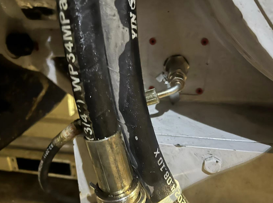 轉(zhuǎn)載機(jī)在線油液監(jiān)測(cè)系統(tǒng)取油口