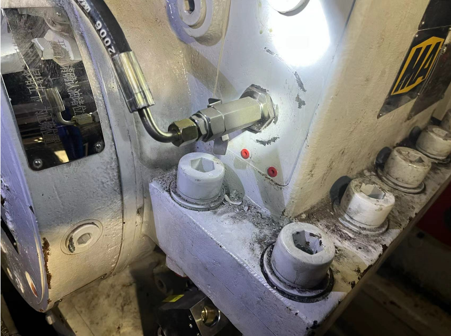 轉(zhuǎn)載機(jī)在線油液監(jiān)測(cè)系統(tǒng)回油口